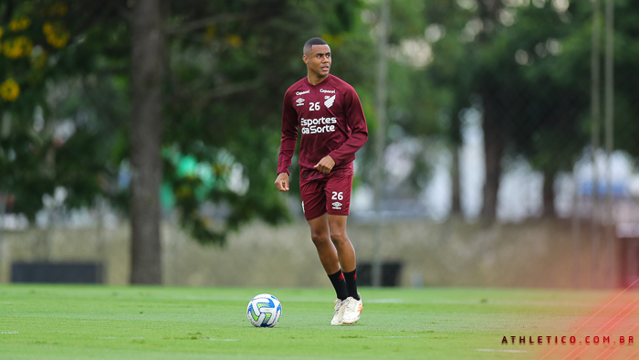 Erick em treino pelo Athletico - (Foto: José Tramontin/Athletico)