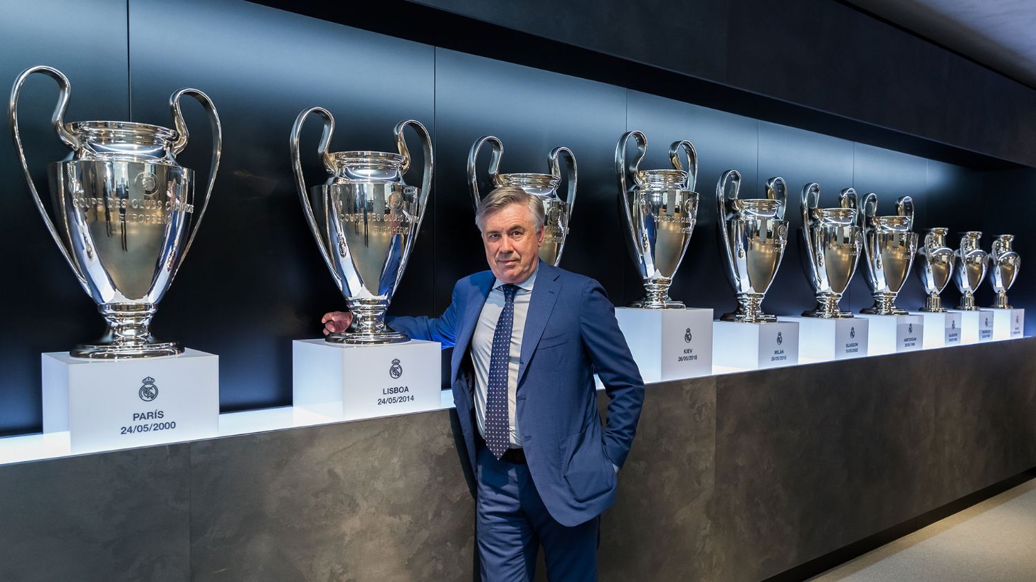 Ancelotti com taças pelo Real Madrid