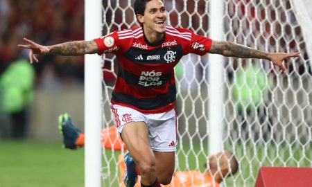 Pedro comemorando um dos dois gols contra o Palmeiras Foto: Gilvan de Souza / CRF