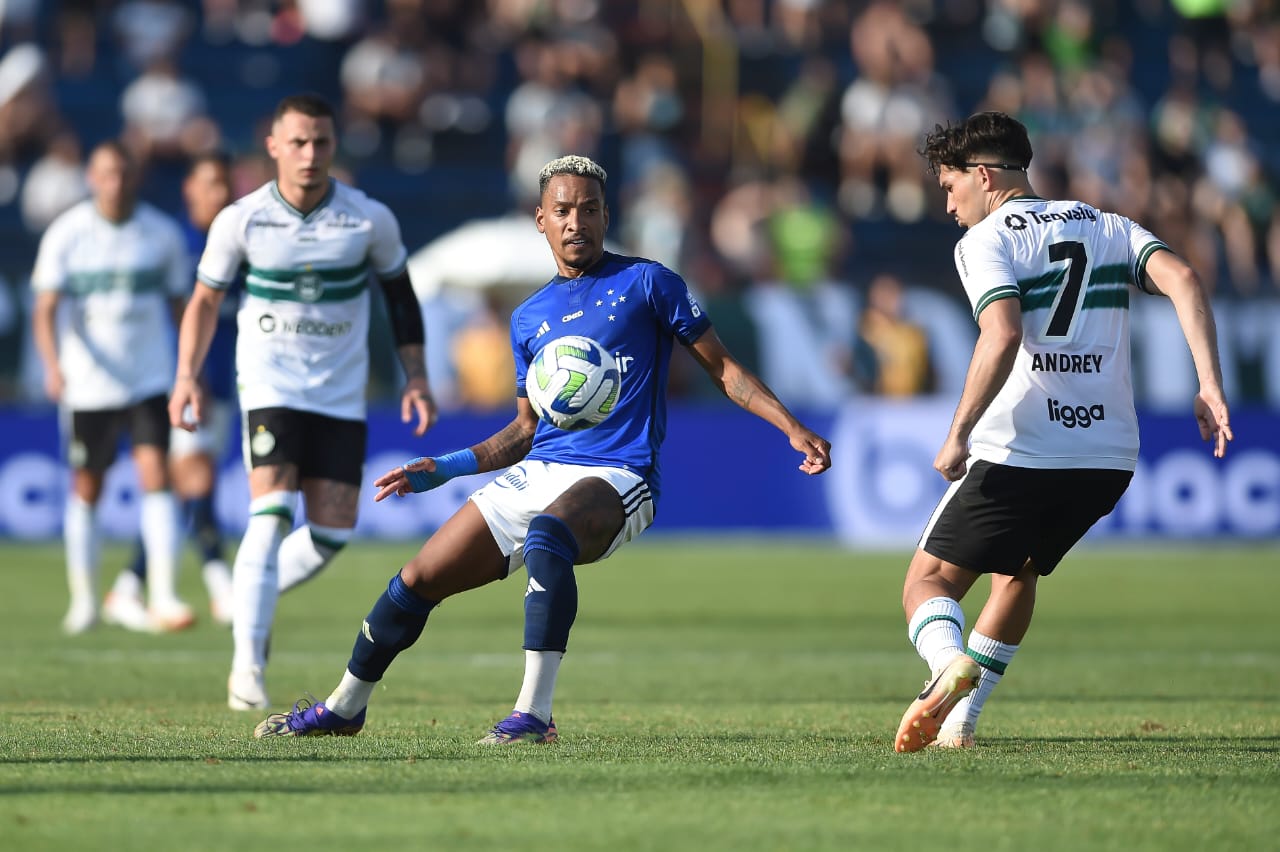 Cruzeiro levou um duro revés contra o Coritiba e se complicou na Série A (Foto: Staff Images/Cruzeiro)