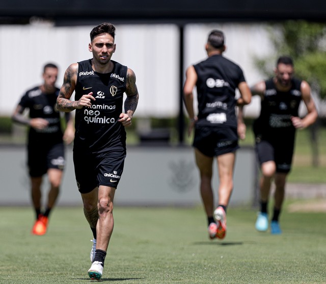 Gustavo Mosquito só terá novo contrato registrado em janeiro (Foto: Rodrigo Coca / Ag.Corinthians)