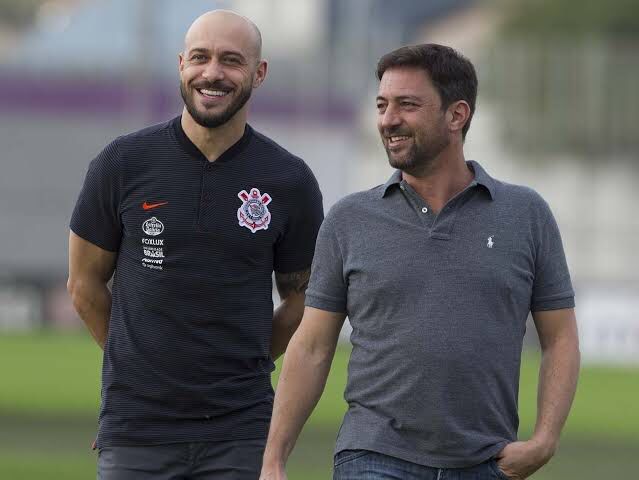 A procuradoria do STJD solicitou que o atleta Bruno Méndez e o Diretor de Futebol do Corinthians, Alessandro Nunes, sej suspensos.Duilio Monteiro Alves, atual Presidente do Alvinegro do Parque São Jorge, também corre risco de punição por confusão no jogo contra o Grêmio, em Porto Alegre. (Foto: Rodrigo Coca\ Ag. Corinthians)