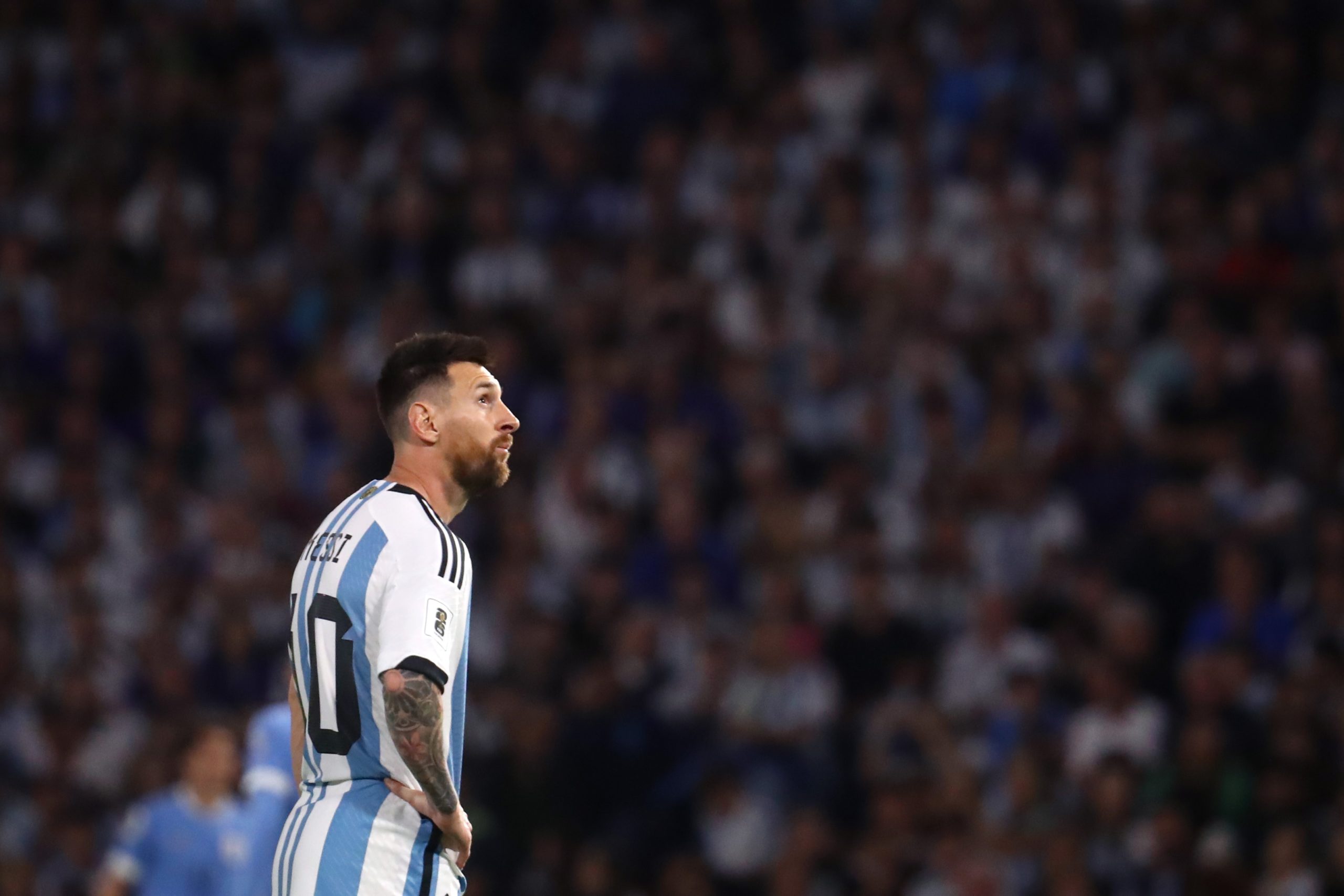 Messi é estrela solitária em derrota - Photo by Marcos Brindicci/Getty Images