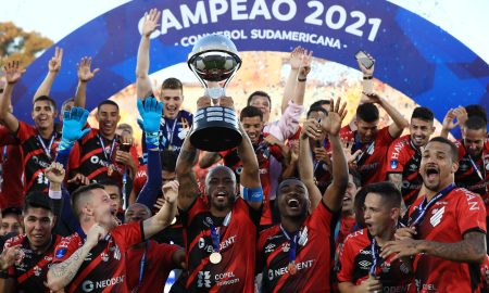 Comemoração do título do Athletico na Copa Sul-Americana de 2021 - (Foto: Buda Mendes/Getty Images)