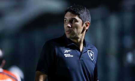 Lúcio Flávio pode deixar de ser treinador do Botafogo (Foto: Lucas Figueiredo/Getty Images)