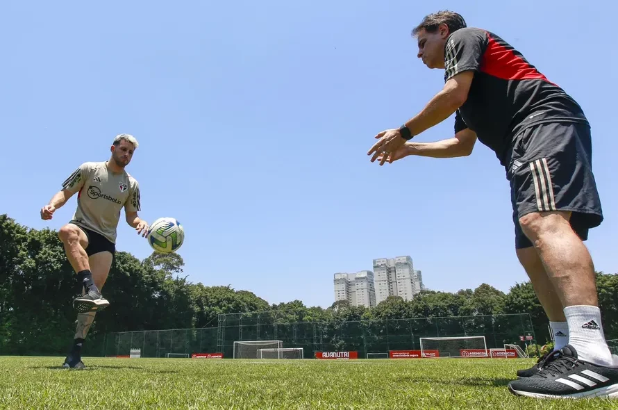 Calleri treinando ( Foto: divulgação/ São Paulo fc)