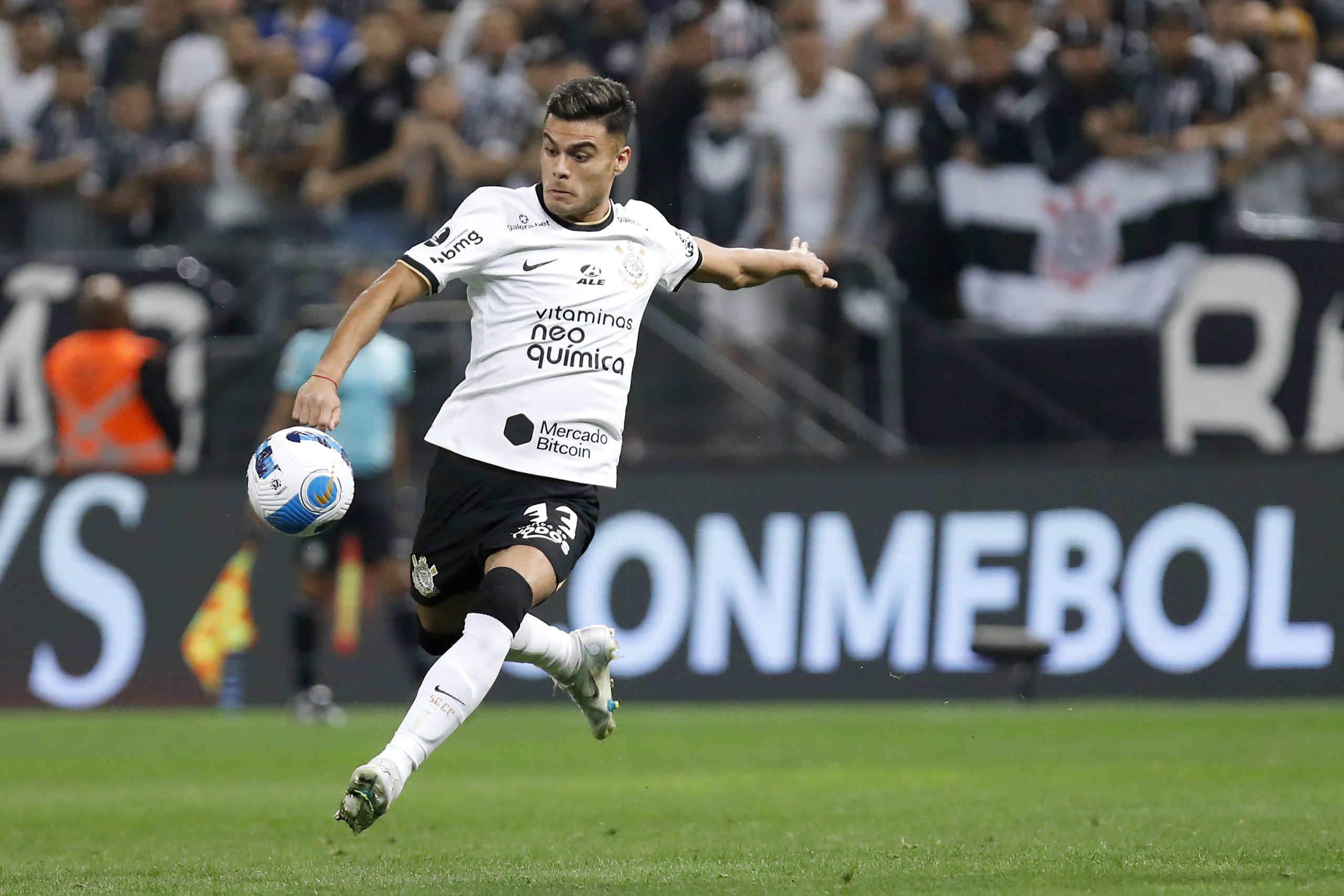 Corinthians tem a expectativa de quitar dívida por fausto Vera nas próximas semanas (Foto: Ricardo Moreira/Getty Images)