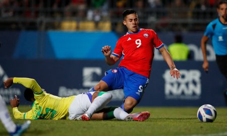Aravena atuando pela seleção do Chile nos Jogos Pan-Americanos - (Foto: Javier Torres/AFP via Getty Images)