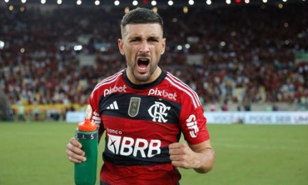 Arrascaeta faz o gol da vitória contra o RB Bragantino e colcoa o Flamengo na briga pelo título (Foto: Marcelo Cortes/Flamengo)
