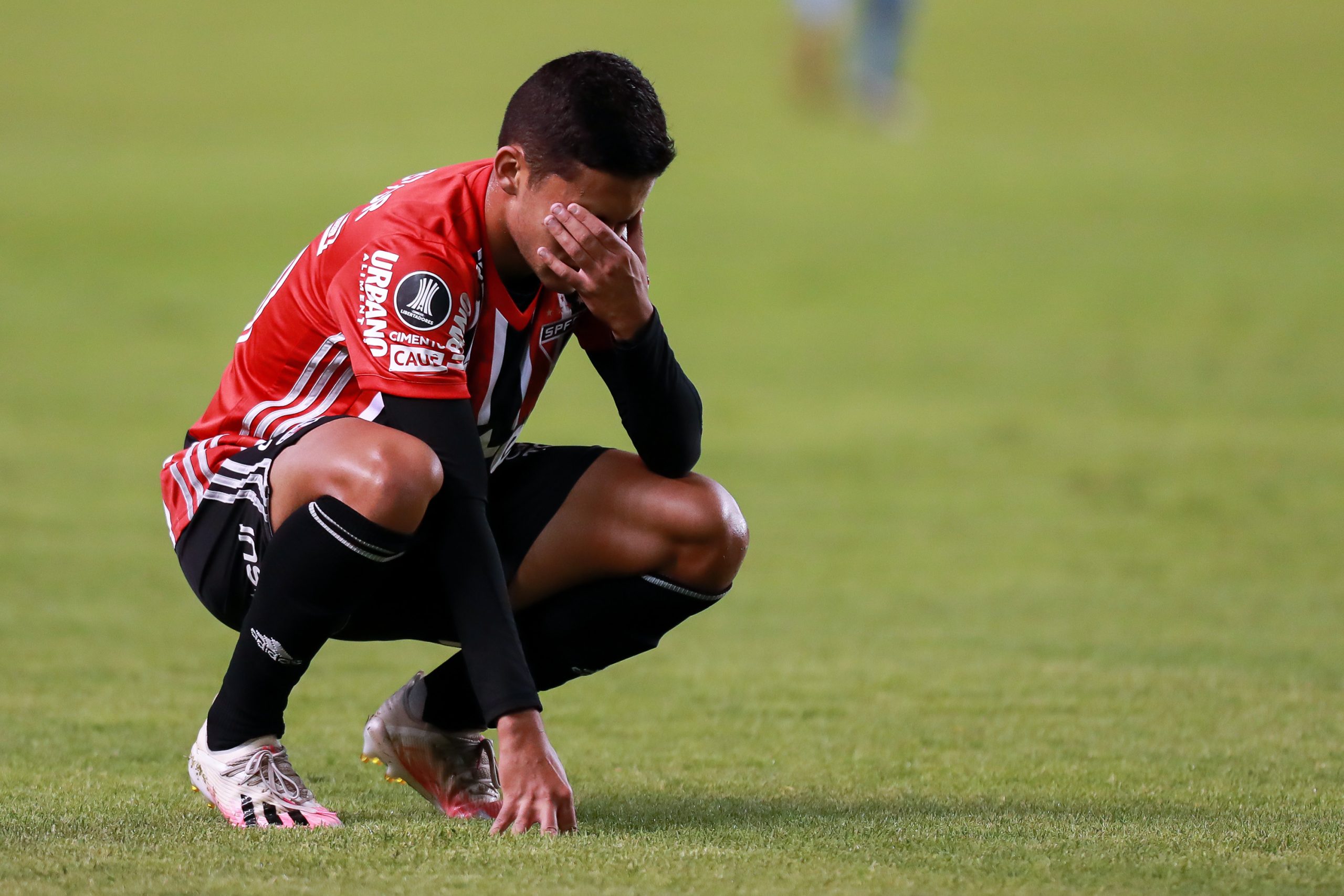 Nestor sofre lesão no joelho e não atua mais nesta temporada; veja detalhes (Photo by José Jácome-Pool/Getty Images)
