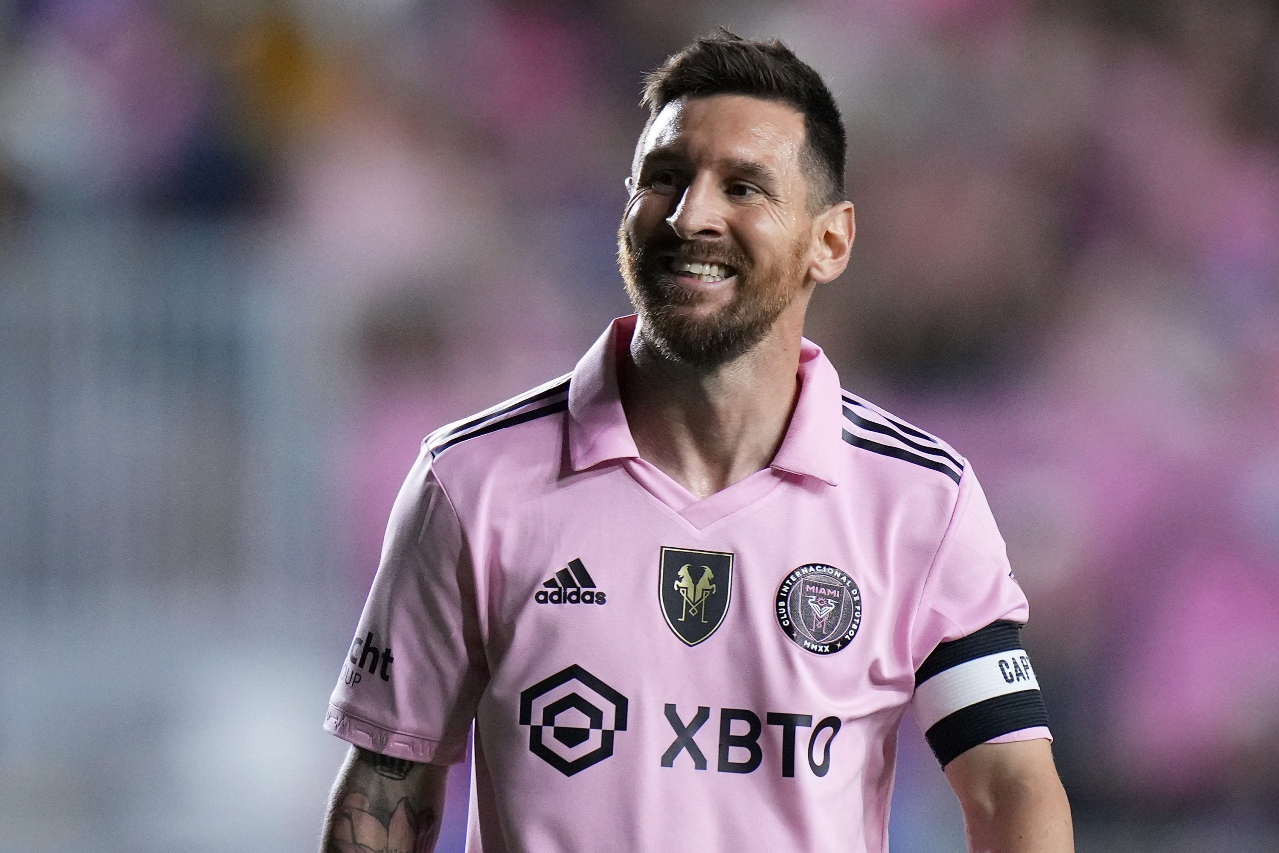 Messi festejou oitava bola de ouro (Foto: Rich Storry/Getty Images)