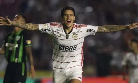 Flamengo vence América e se iguala na pontuação do líder Palmeiras (Foto: Reprodução/ CRF)