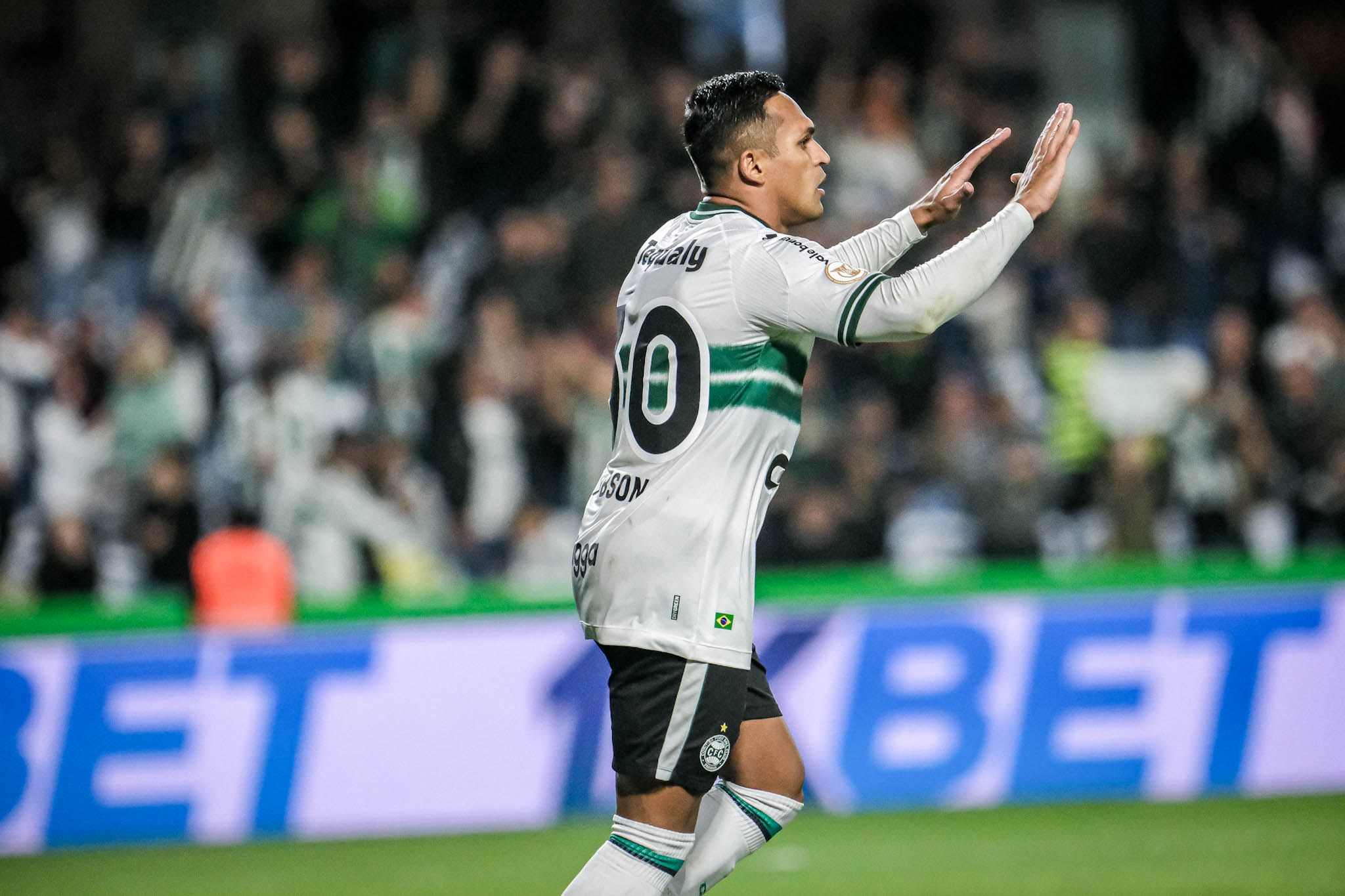 Robson se torna líder de gols e assistências do Coxa - Foto: Divulgação/Coritiba