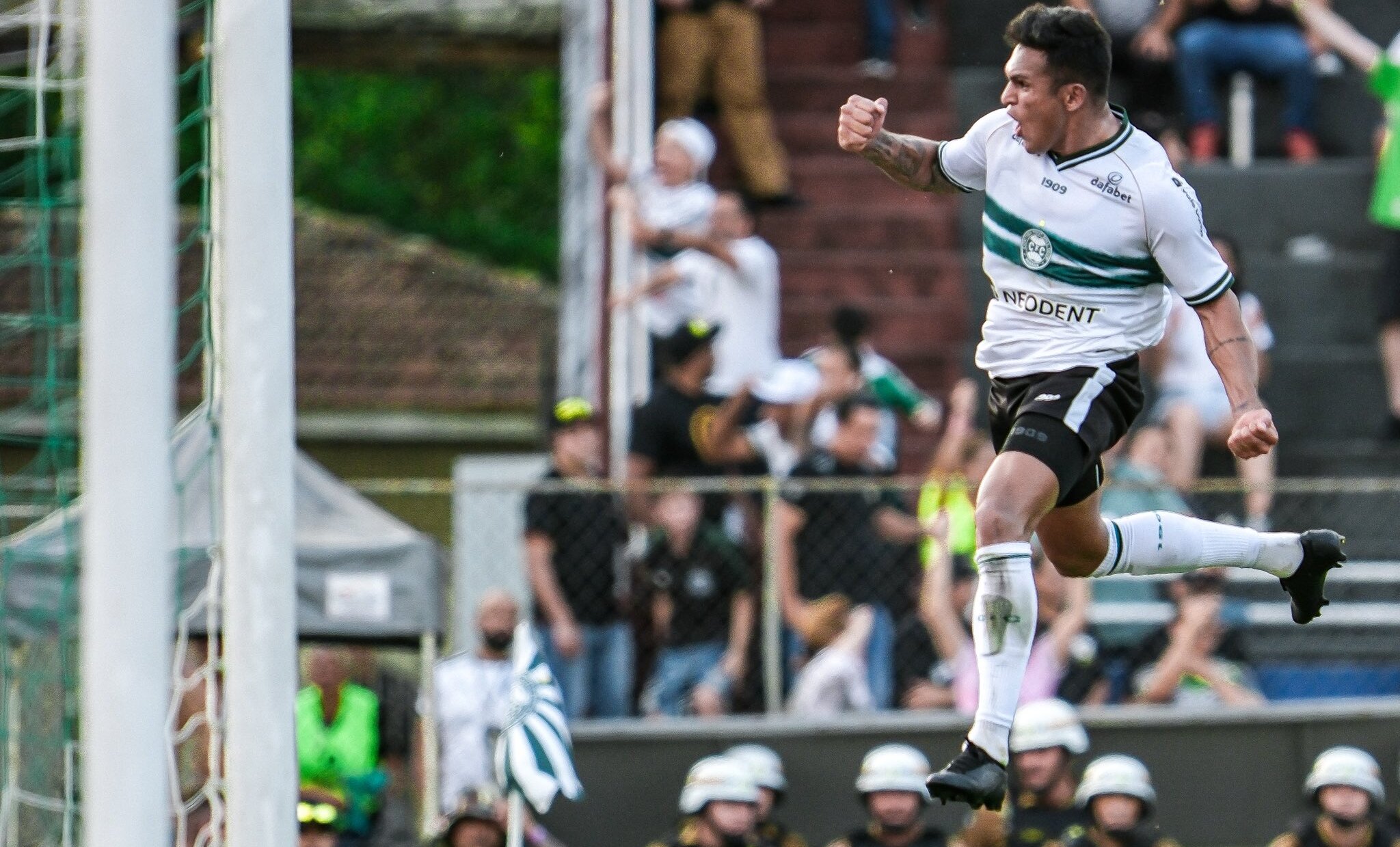 Robson chega a 12 gols no Brasileirão - Foto: Divulgação/Coritiba