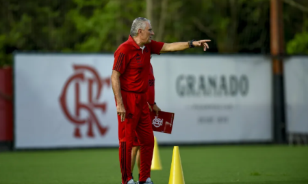 Tite no treino do Flamengo (Foto: Marcelo Cortes/CRF)