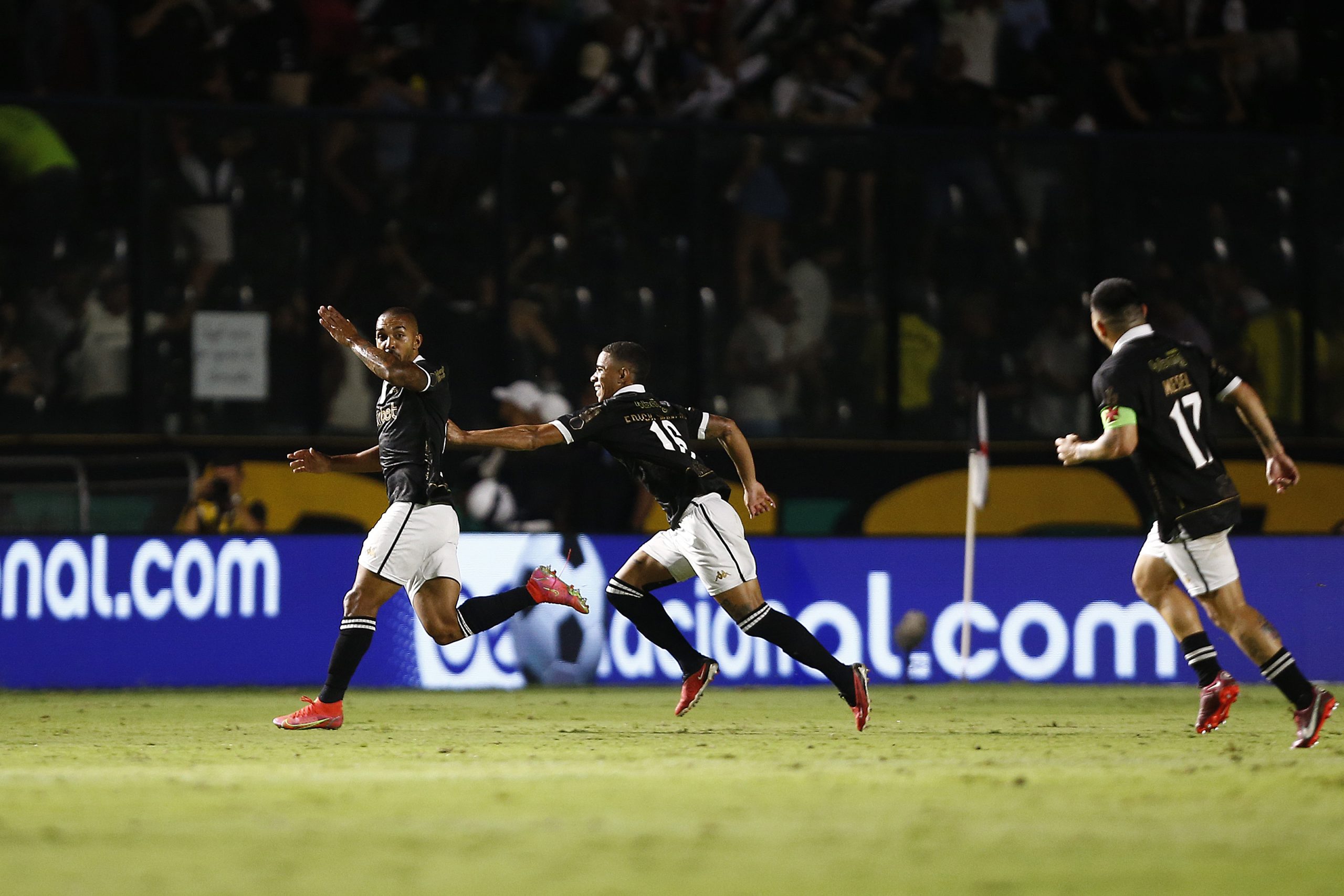 Vasco vence o Botafogo em São Januário (Foto: Wagner Meier/Getty Images)