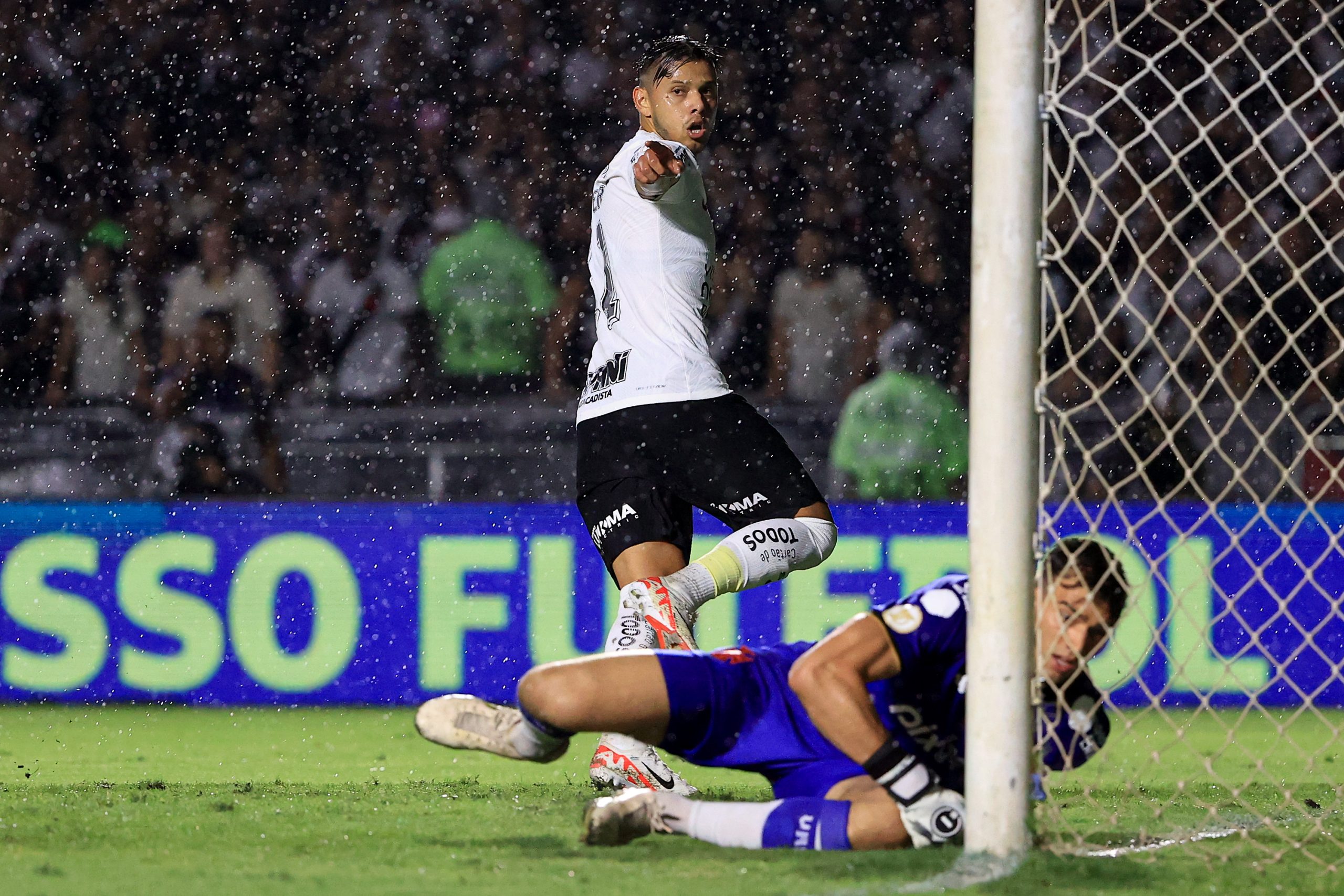 Vasco 2x4 Corinthians (Foto: Buda Mendes/Getty Images)