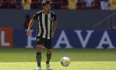 Luís Oyama em ação pelo Botafogo (Foto: Vitor Silva/Botafogo)