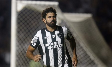 Diego Costa ainda tem questão indefinida (Foto: Vitor Silva/Botafogo)