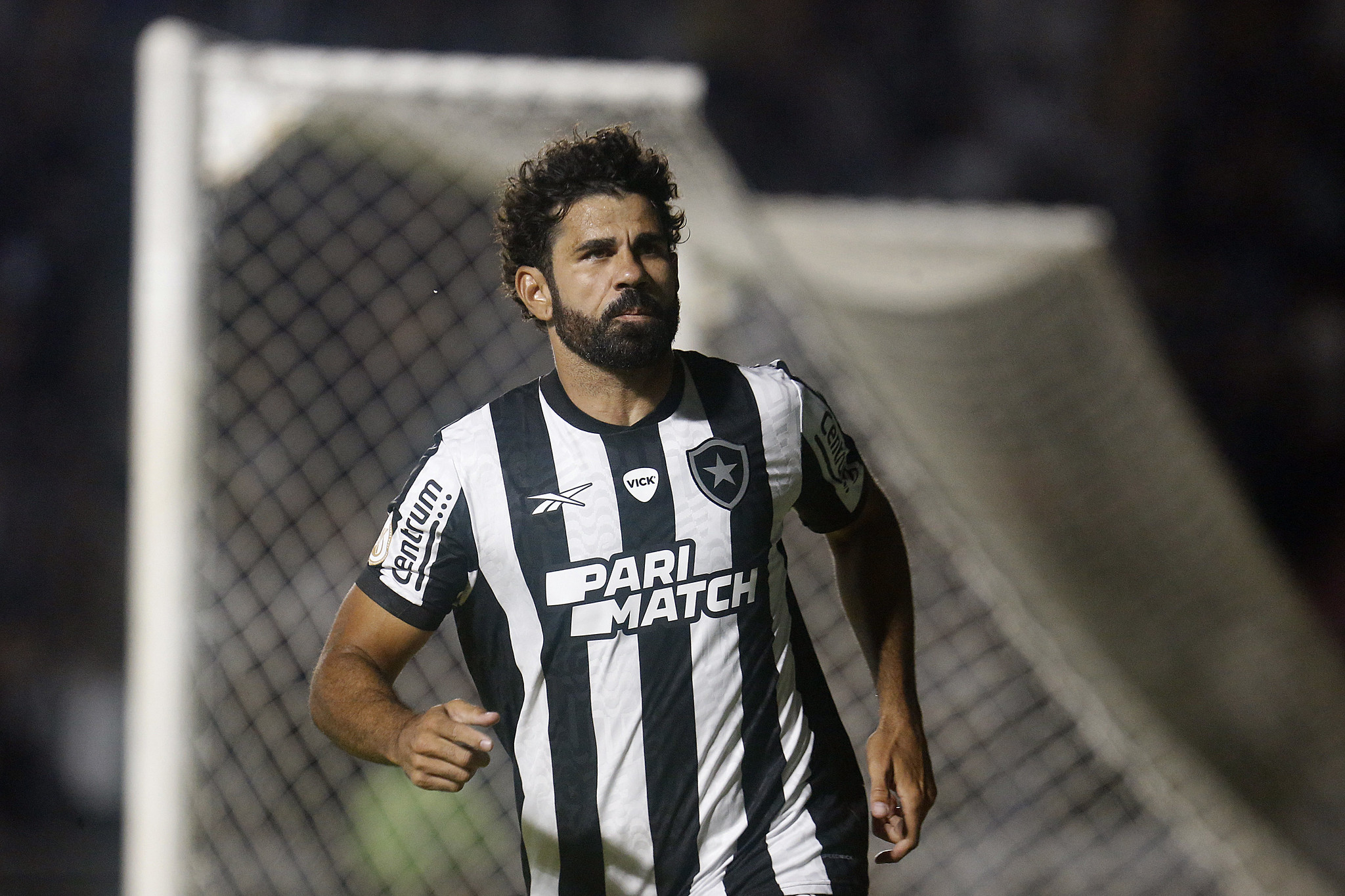 Diego Costa ainda tem questão indefinida (Foto: Vitor Silva/Botafogo)
