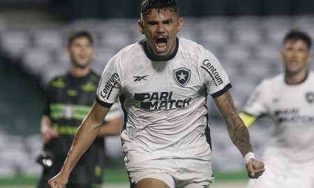 Tiquinho Soares é o principal jogador de referência do Botafogo (Foto: Vitor Silva/Botafogo)