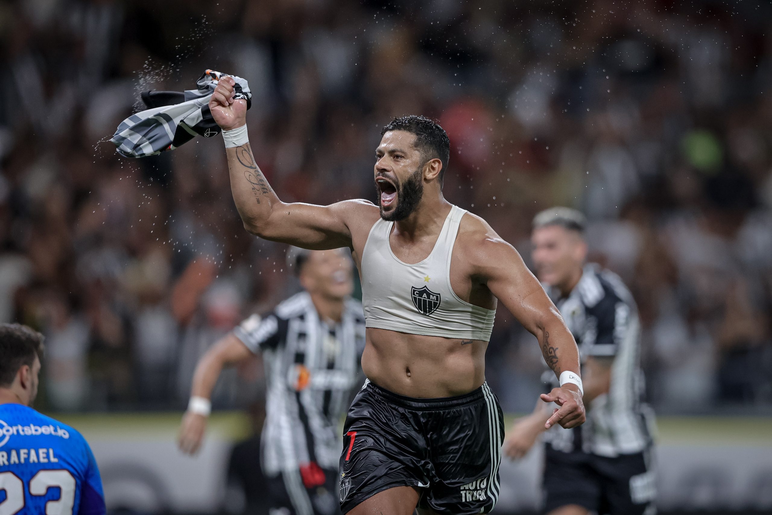 Hulk abriu o placar e Paulinho marcou o gol da vitória do Atlético (Foto: Pedro Souza / Atlético)