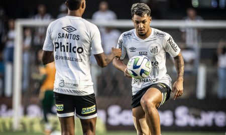 Marcos Leonardo no aquecimento (Divulgação/Santos FC)