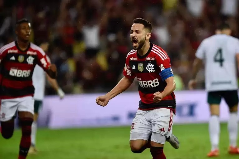 Everton Ribeiro atuando com a camisa do Flamwengo Foto: Marcelo Cortes / CRF