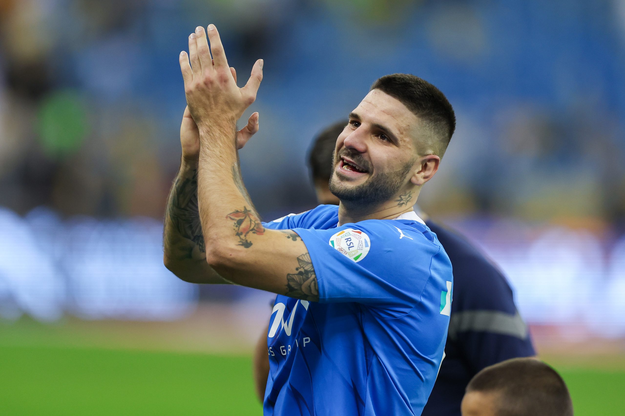 Mitrovic celebra o gol (Foto: Yasser Bakhsh/Getty Images)