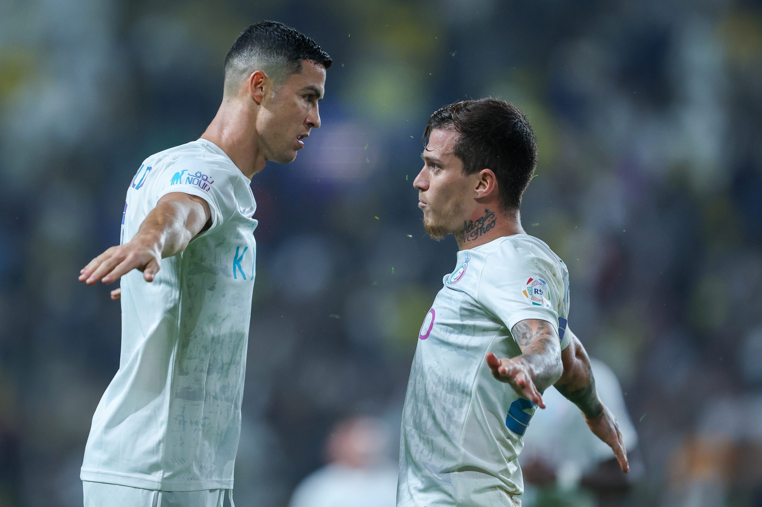 Cristiano Ronaldo celebra gol com Otávio (Foto: Yasser Bakhsh/Getty Images)