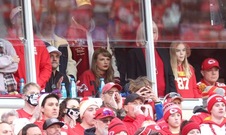 Taylor Swift assiste ao jogo do Kansas City Chiefs contra o Buffalo Bills (Foto: Jamie Squire/Getty Images)