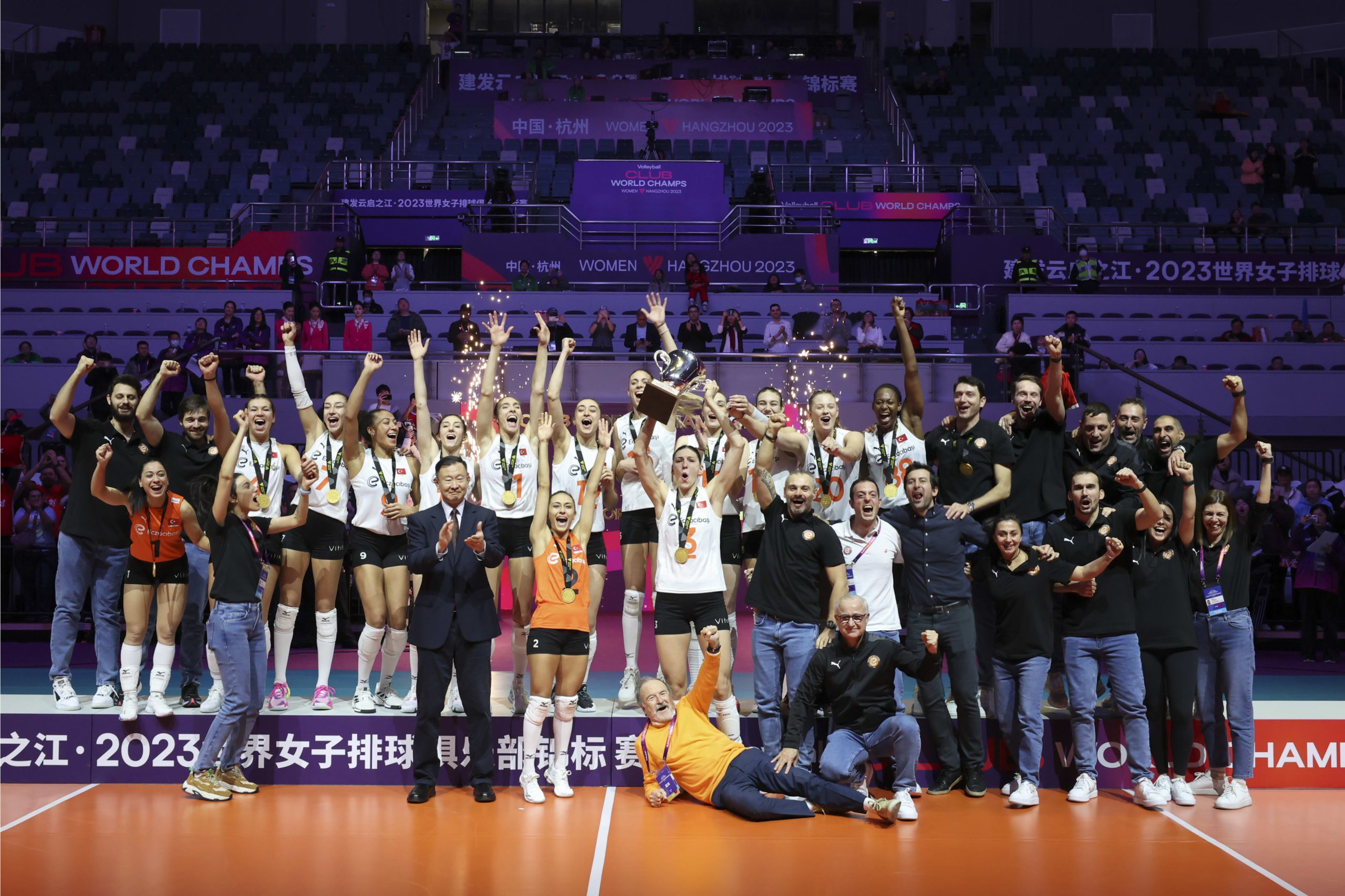 Eczacibasi quebra tabu contra o Vakifbank e é tricampeão do Mundial de  Clubes