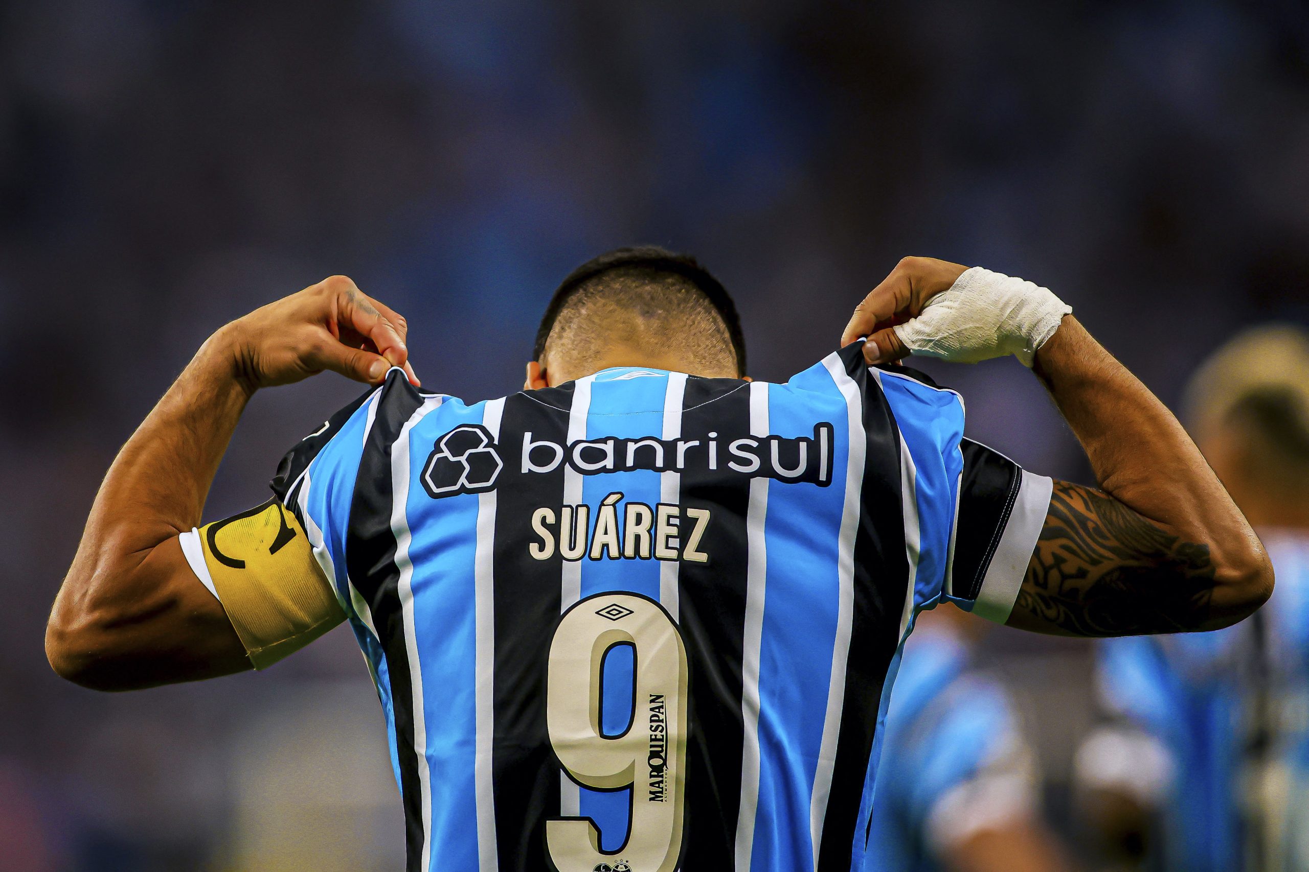 Suárez se despede da Arena - Photo by SILVIO AVILA/AFP via Getty Images