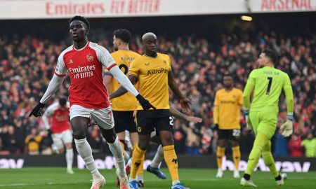 Saka comemora o gol do Arsenal (Foto: GLYN KIRK/AFP via Getty Images)