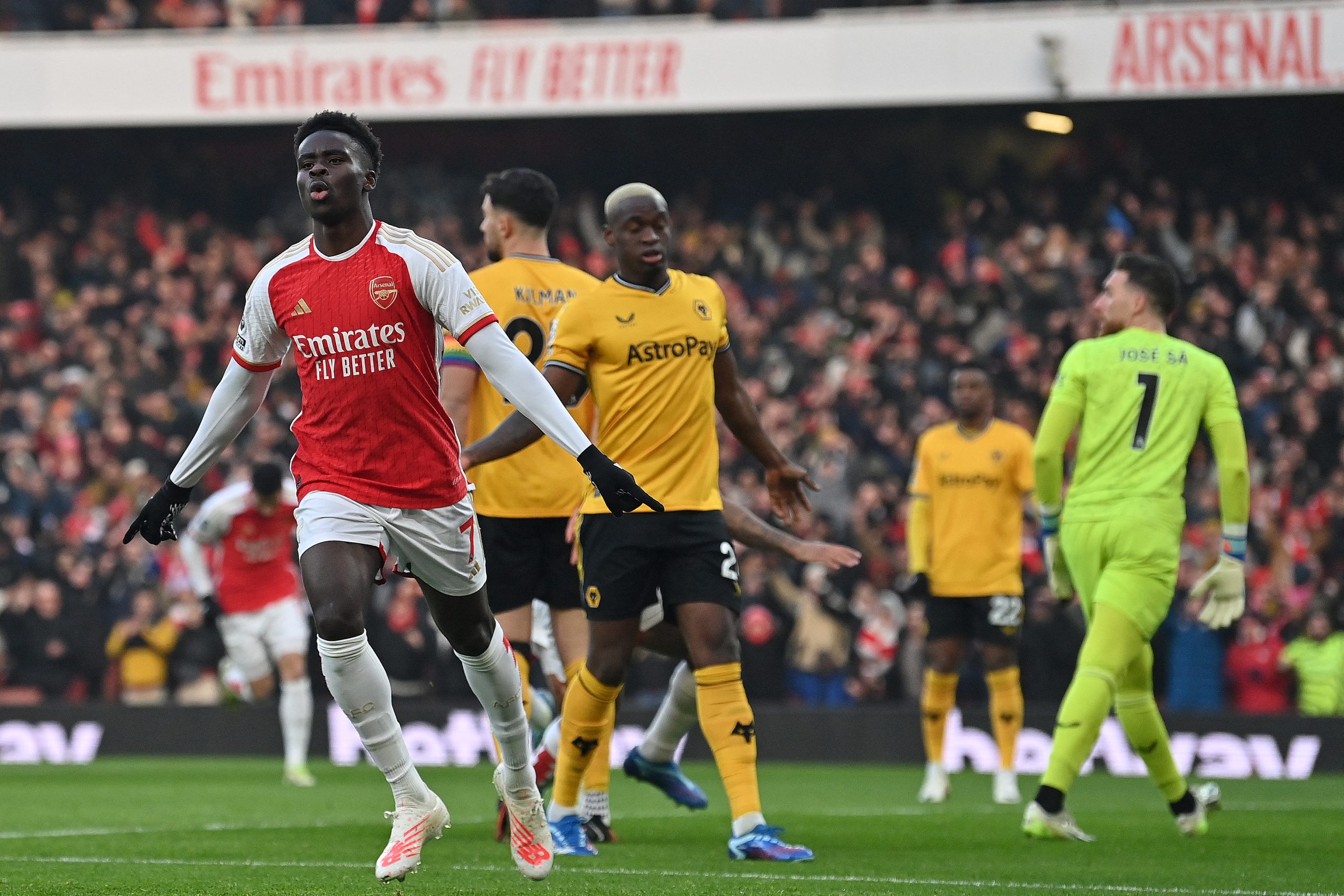 Saka comemora o gol do Arsenal (Foto: GLYN KIRK/AFP via Getty Images)