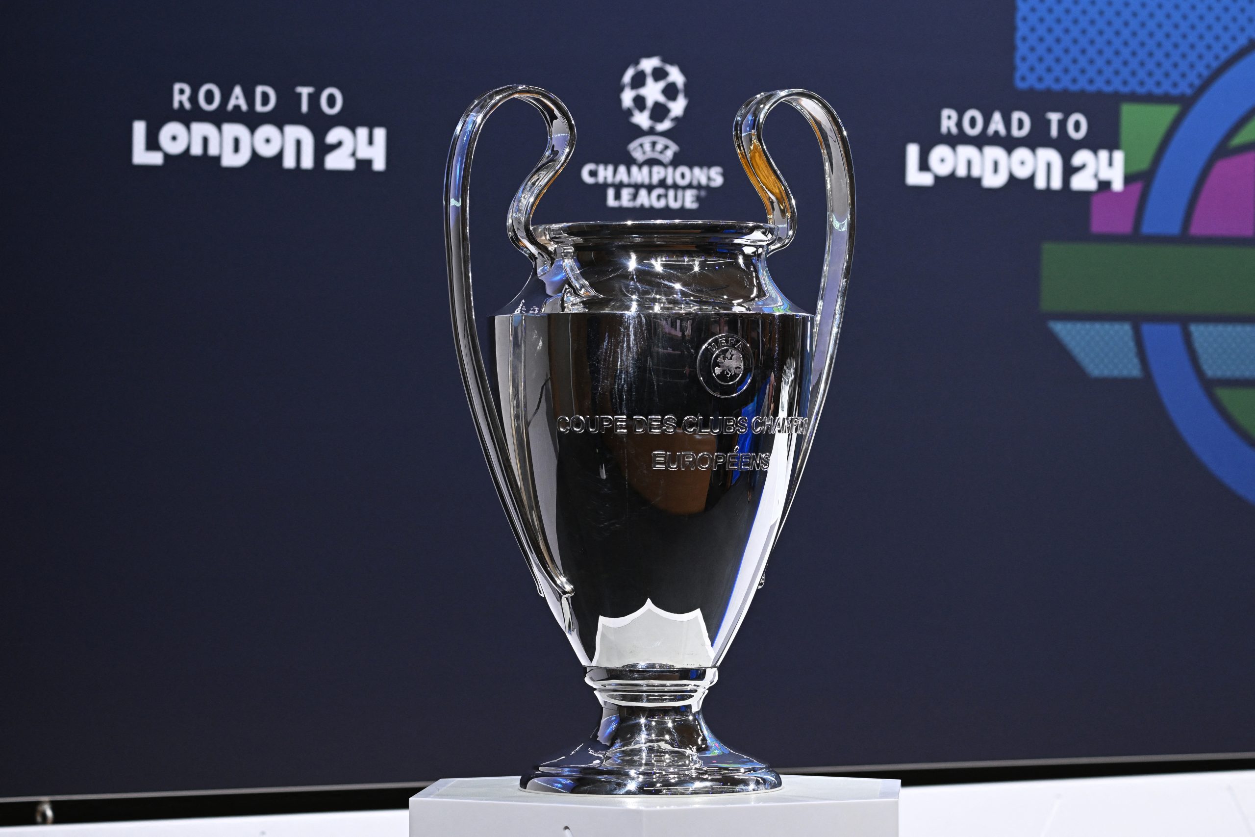 Uefa divulga arbitragem das finais de Champions League e Liga Europa