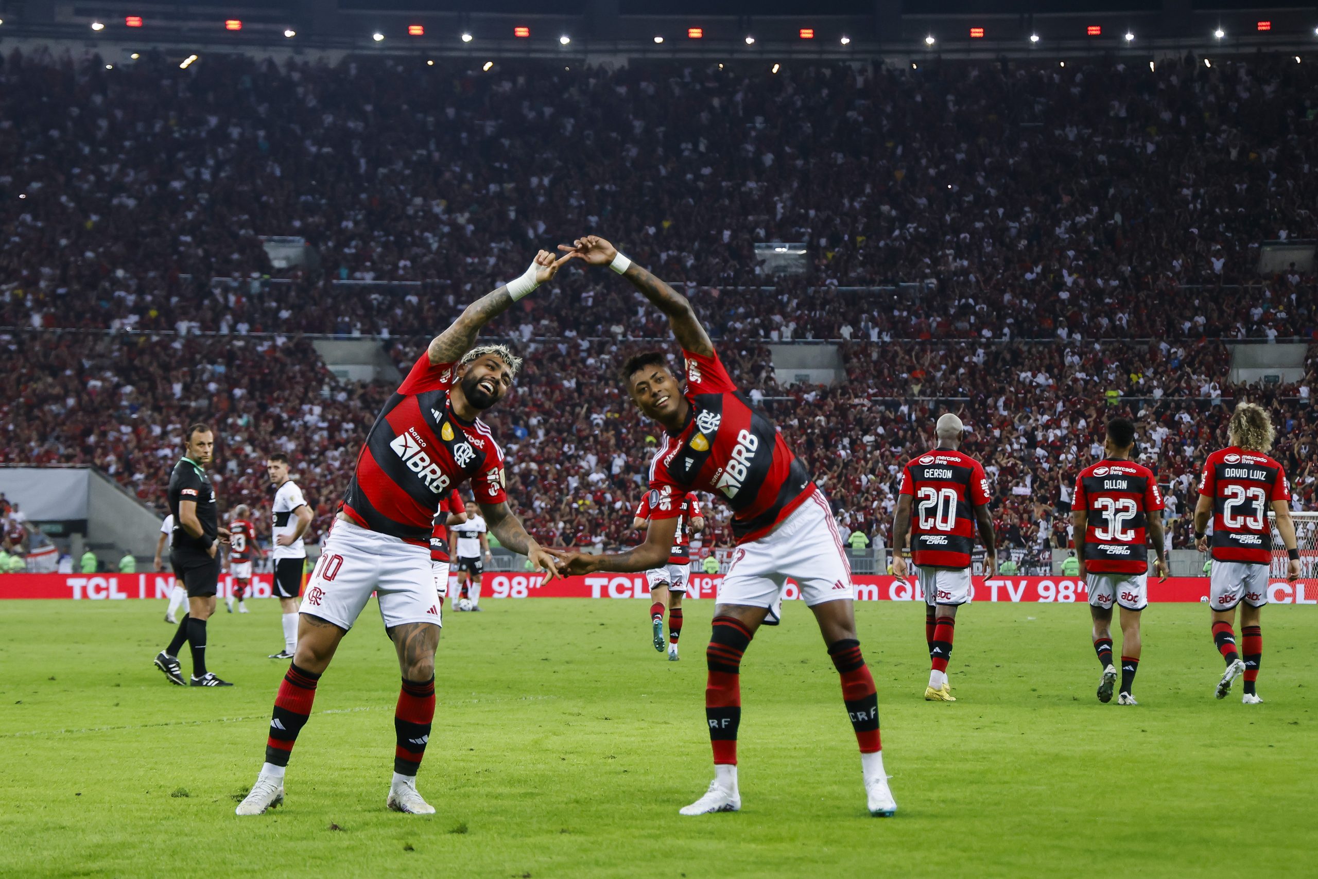 Gabigol e Bruno Henrique seguem em 2024 (Foto: Wagner Meier/Getty Images)