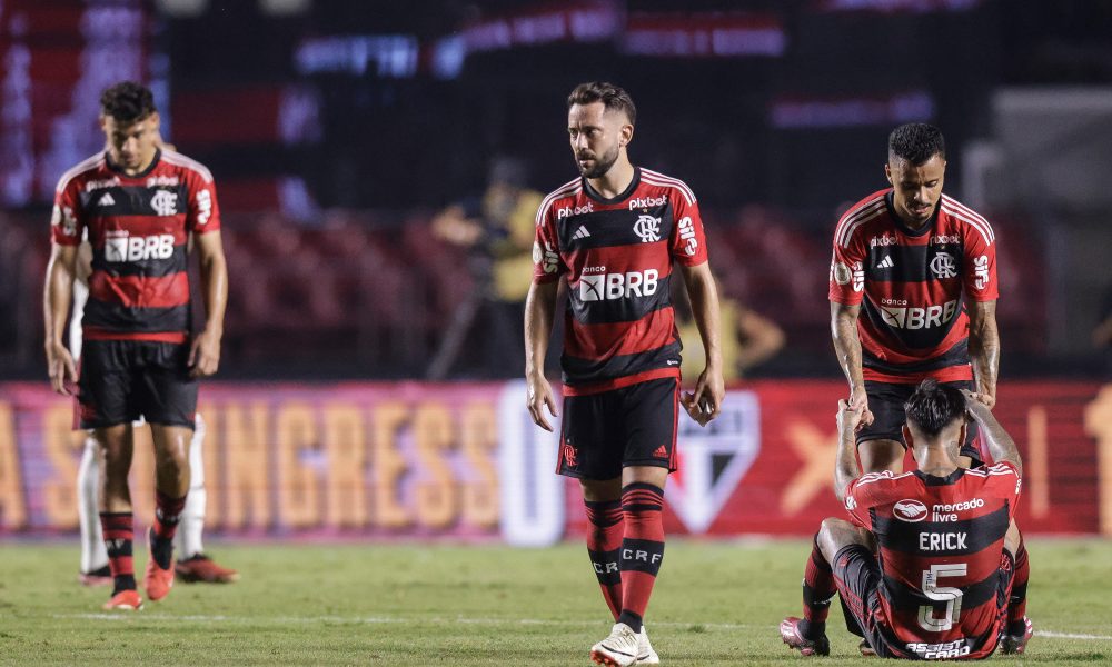 Atlético atropela o Flamengo no Maracanã e entra de vez na briga