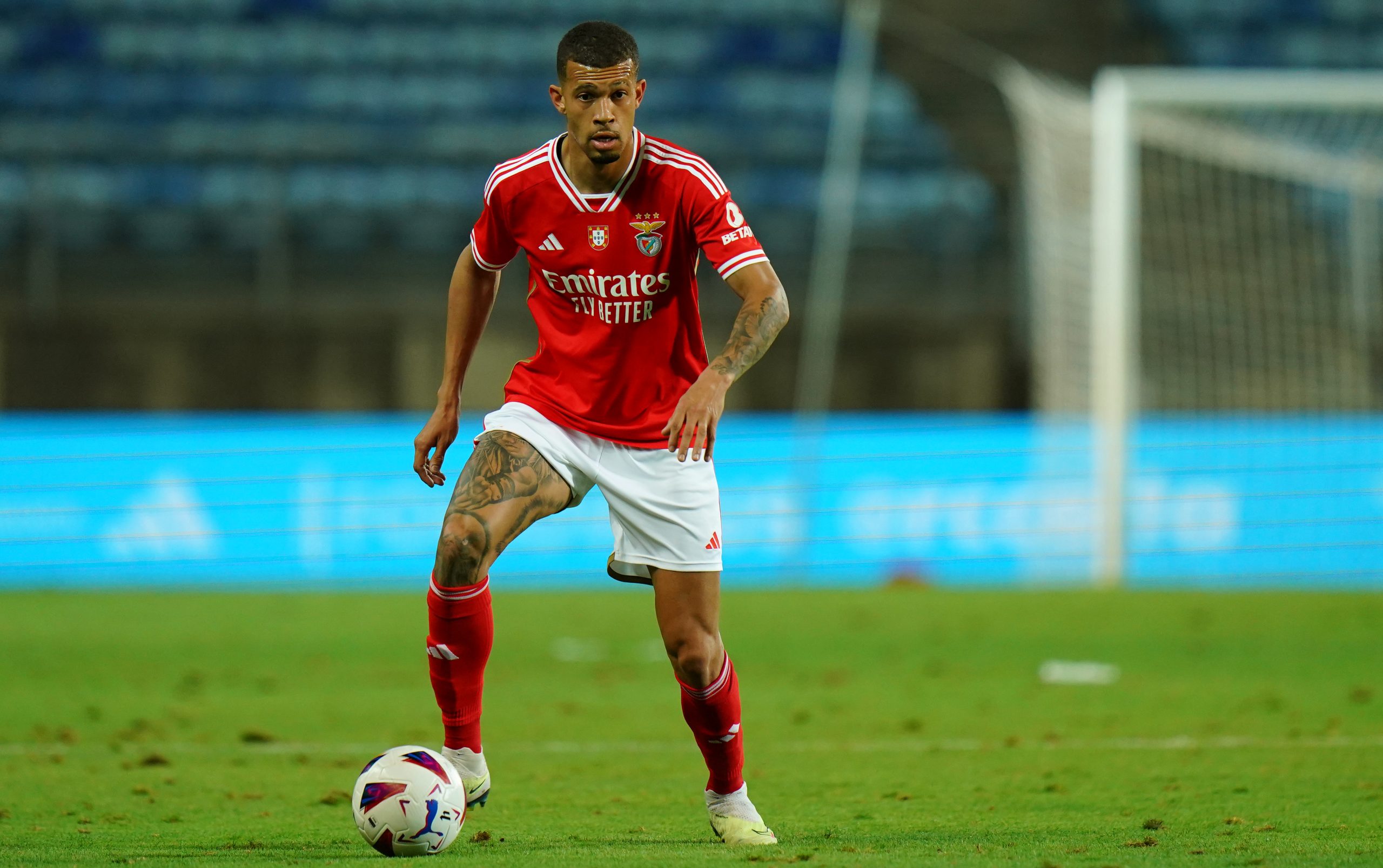 João Victor pelo Benfica (Foto: Gualter Fatia/Getty Images)