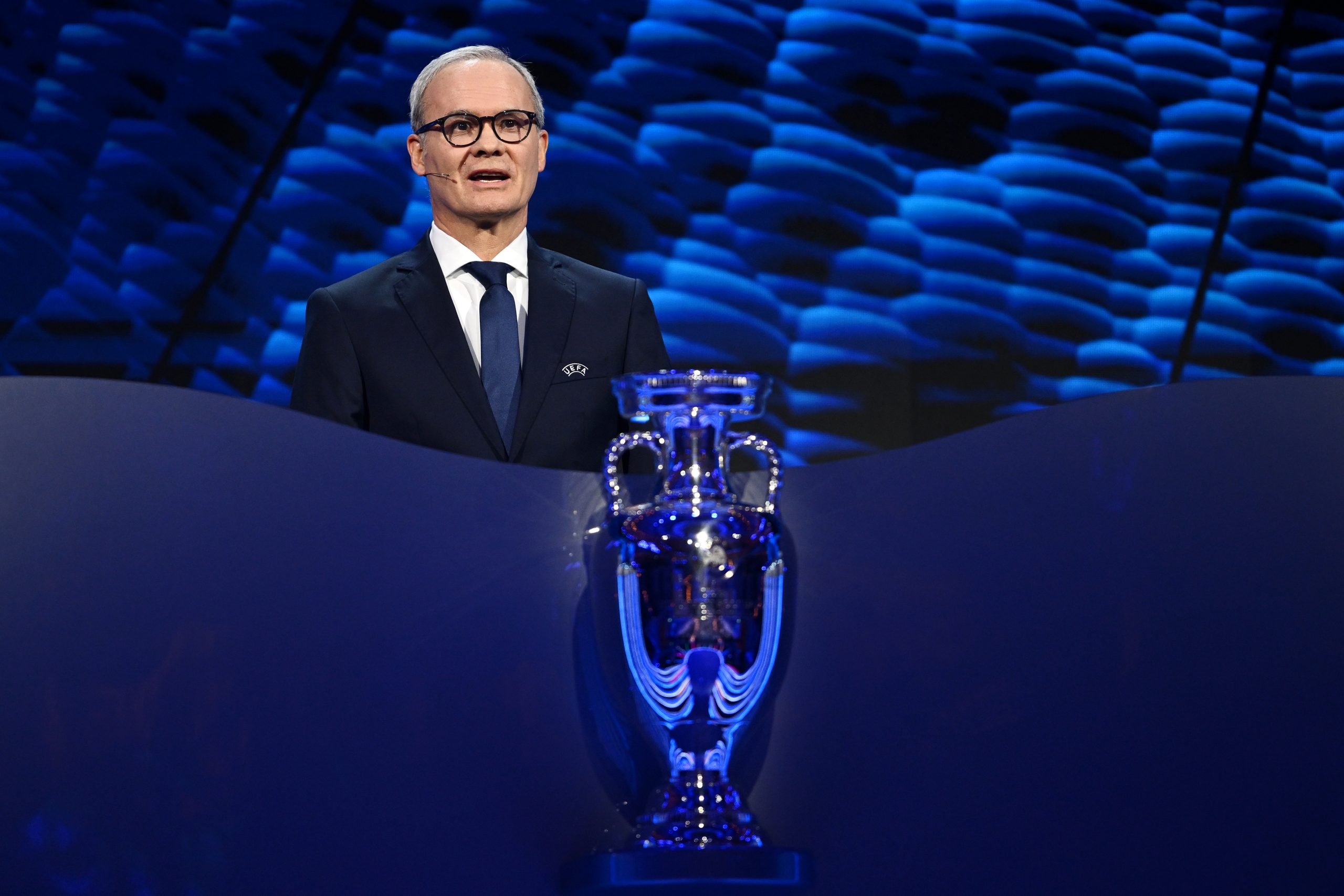 Uefa sorteou grupos da Eurocopa (Foto: Alexander Scheuber/Getty Images)