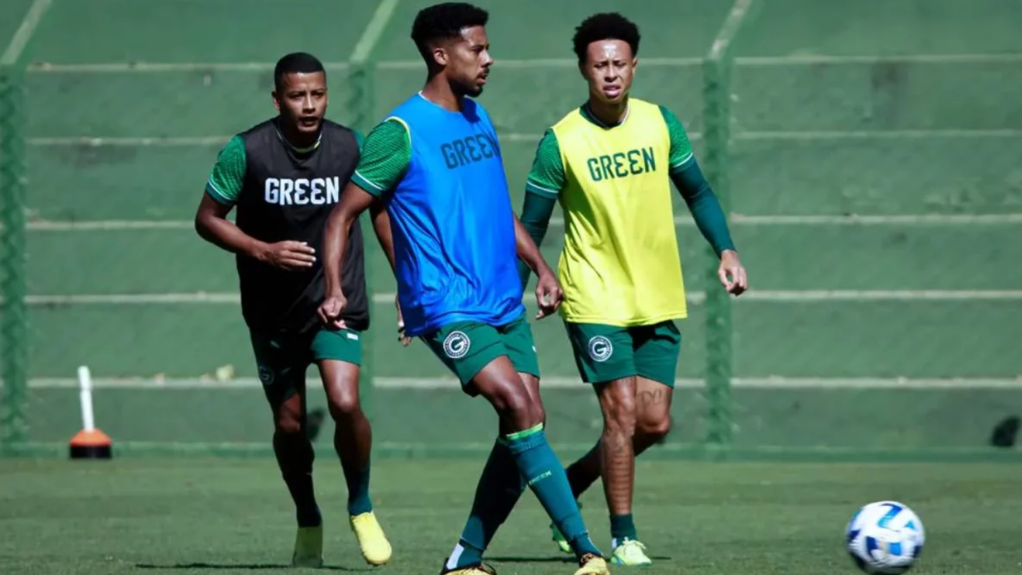 Willian Oliveira em treino pelo Goiás (Foto: Rosiron Rodrigues/Goiás)