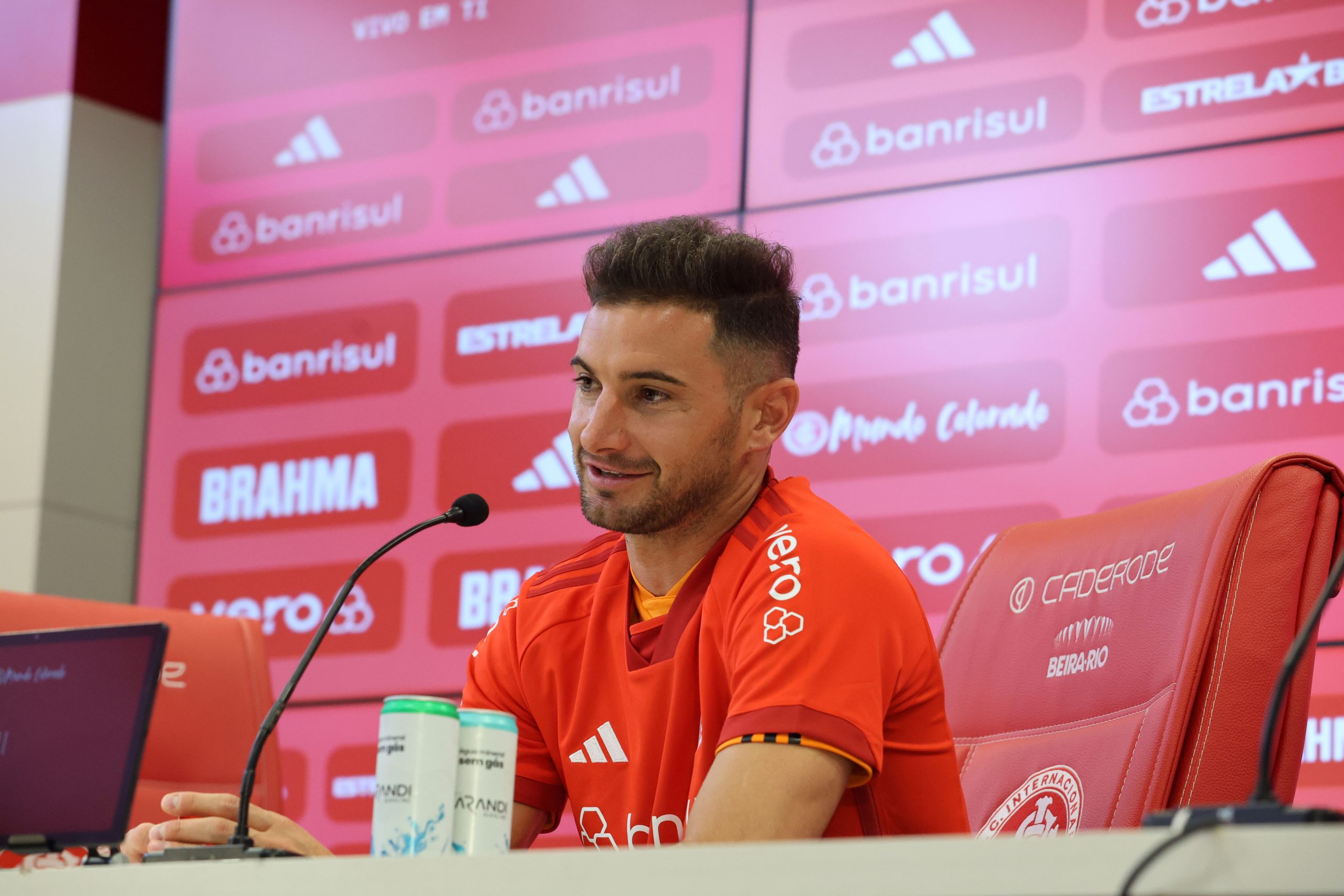 Apresentação do atacante Lucas Alario - (Foto: Ricardo Duarte/Internacional)