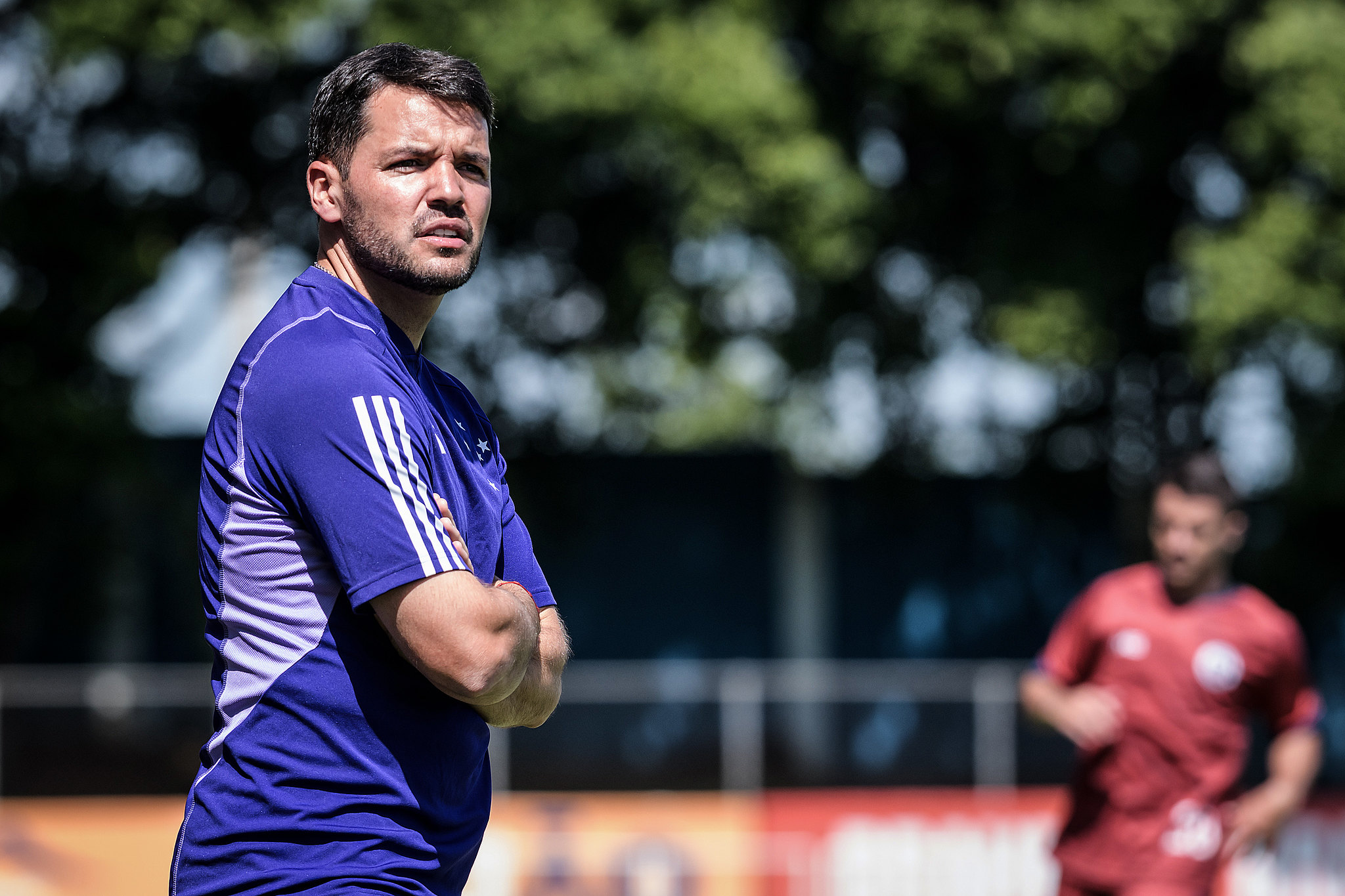 Larcamón em jogo-treino do Cruzeiro (Foto: Gustavo Aleixo/Cruzeiro)