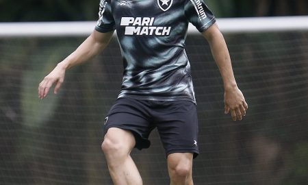 Savarino durante treino do Botafogo.