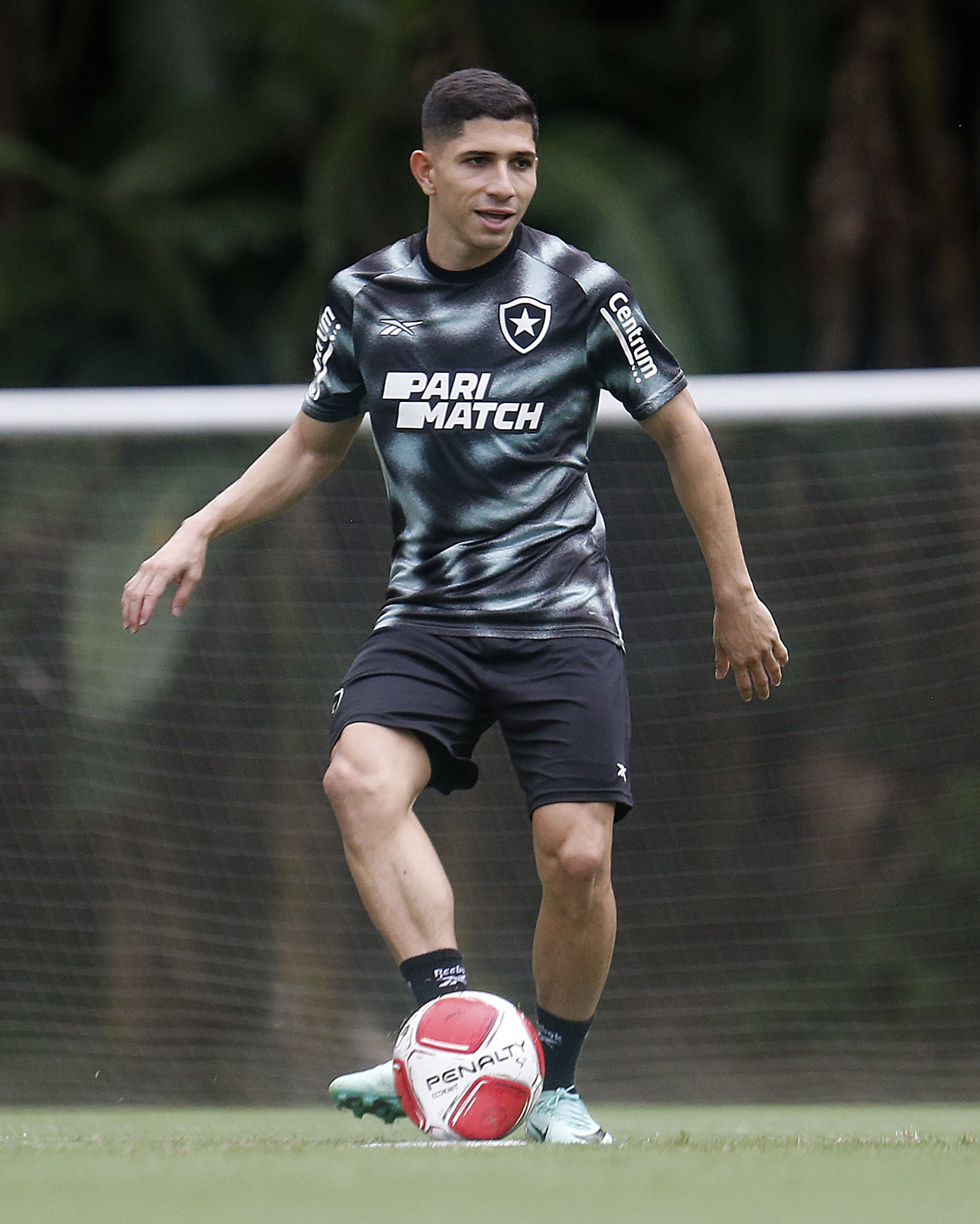 Savarino durante treino do Botafogo.