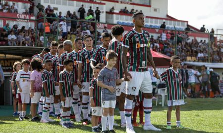 Time do Fluminense antes do jogo contra a Portuguesa-RJ (Foto: Lucas Merçon/Fluminense FC)