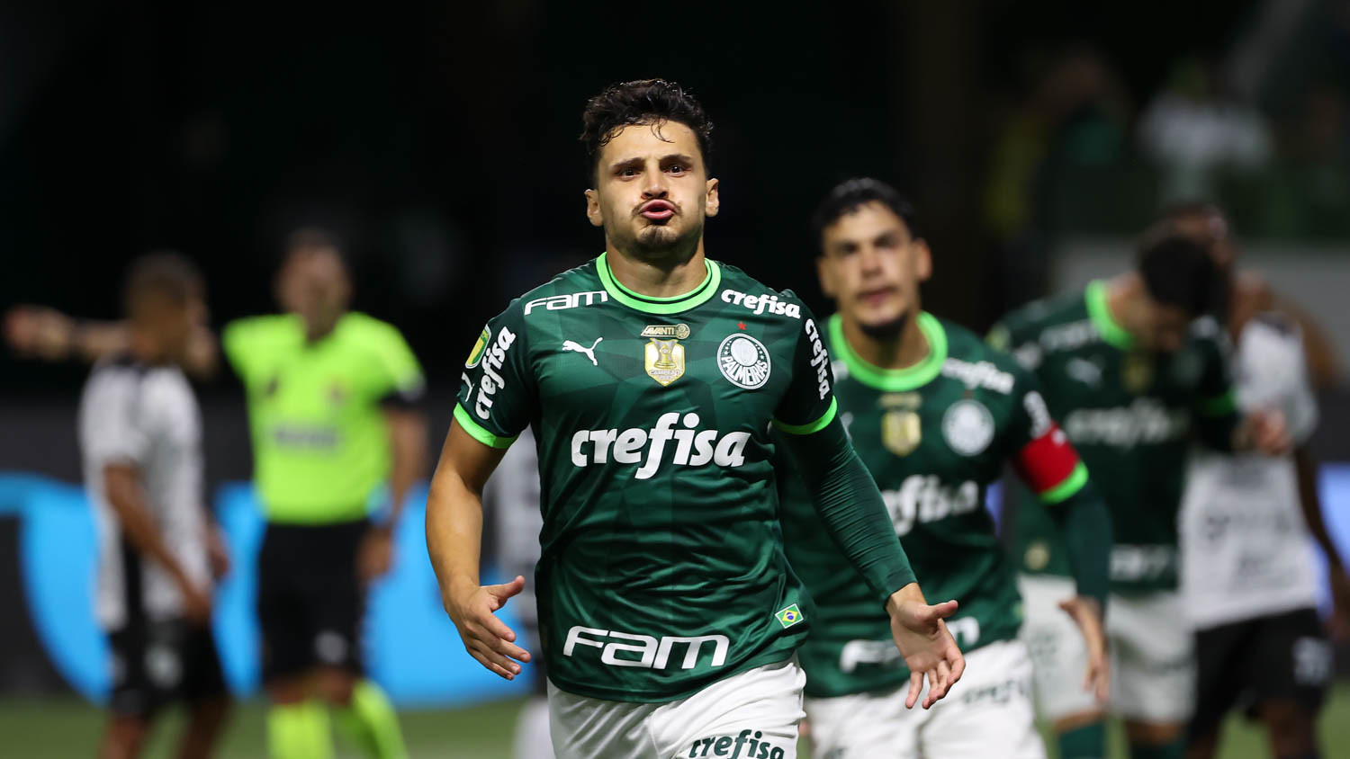 Veiga celebra gols marcados e ressalta: 'objetivo é sempre ajudar o Palmeiras'. (Foto: Cesar Greco/Palmeiras)