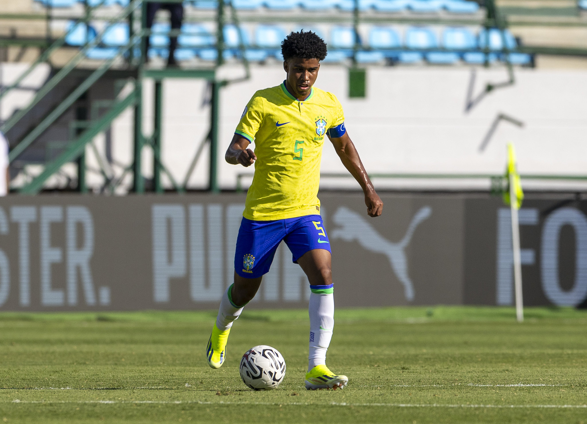 Andrey Santos se destaca pelo Brasil (Foto: Joilson Marconne/CBF)