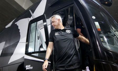 Tiago Nunes antes da partida diante da Portuguesa (Vitor Silva/Botafogo)