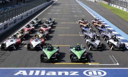 Carros da 10ª temporada da Fórmula E alinhados no grid